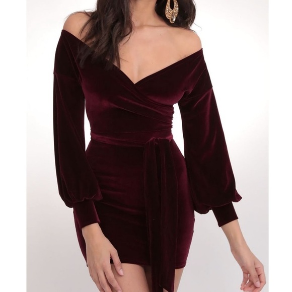 LUCY IN THE SKY Off The Shoulder Wine Velvet Dress - Picture 1 of 8